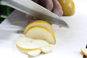 Cutting pears