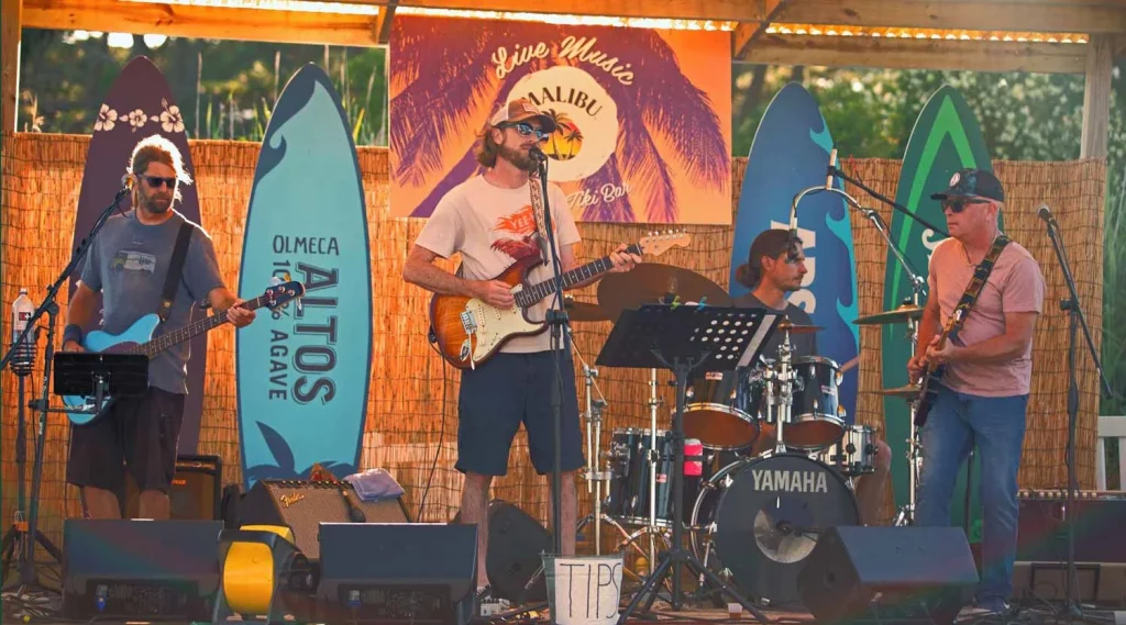 Live music by the Dunehounds